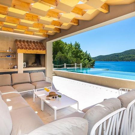Beachfront Villa Brulupes In Secluded Bay Konstari Exteriör bild