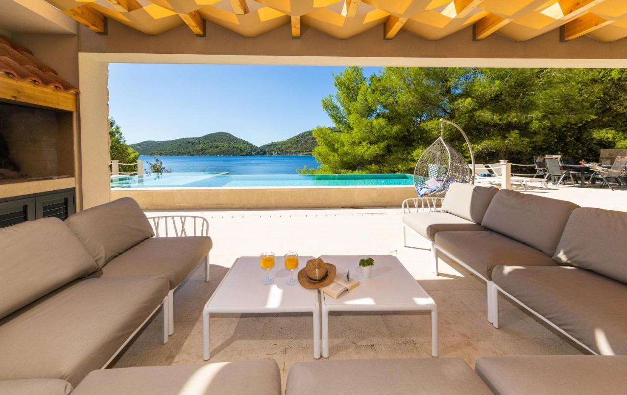 Beachfront Villa Brulupes In Secluded Bay Konstari Exteriör bild