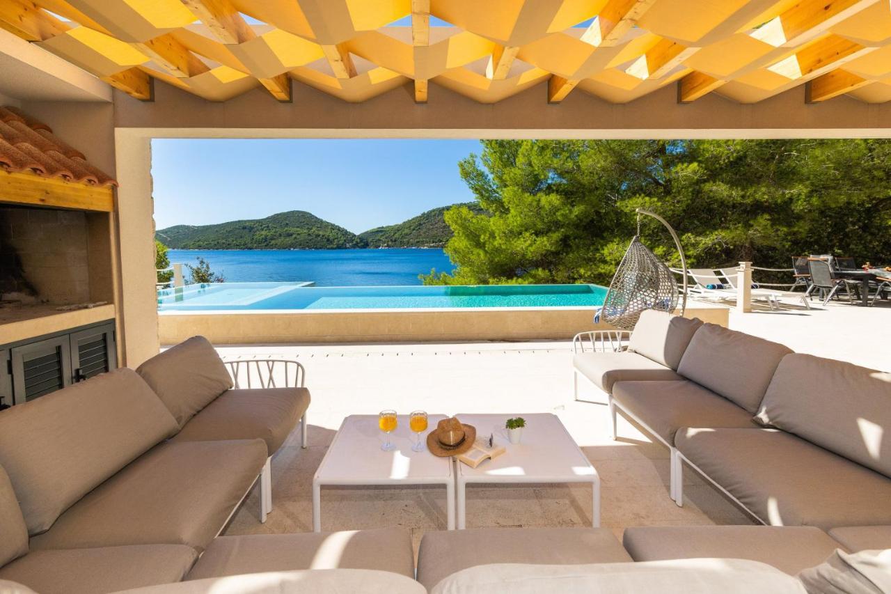 Beachfront Villa Brulupes In Secluded Bay Konstari Exteriör bild
