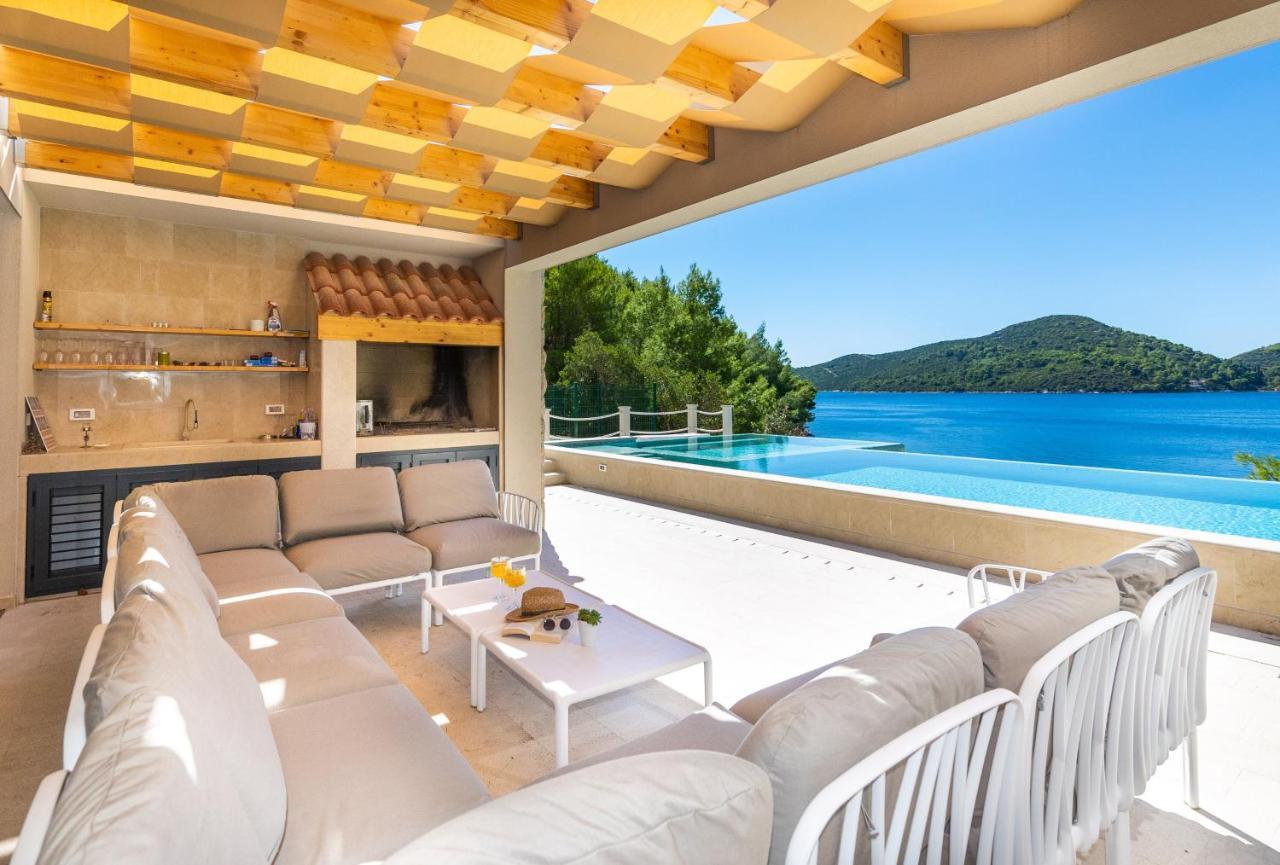 Beachfront Villa Brulupes In Secluded Bay Konstari Exteriör bild
