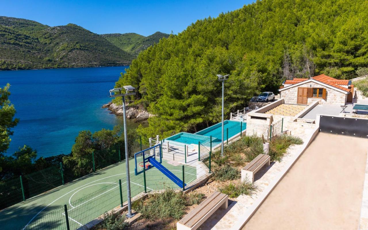 Beachfront Villa Brulupes In Secluded Bay Konstari Exteriör bild