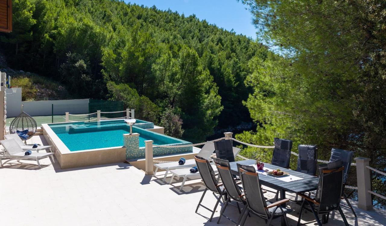 Beachfront Villa Brulupes In Secluded Bay Konstari Exteriör bild