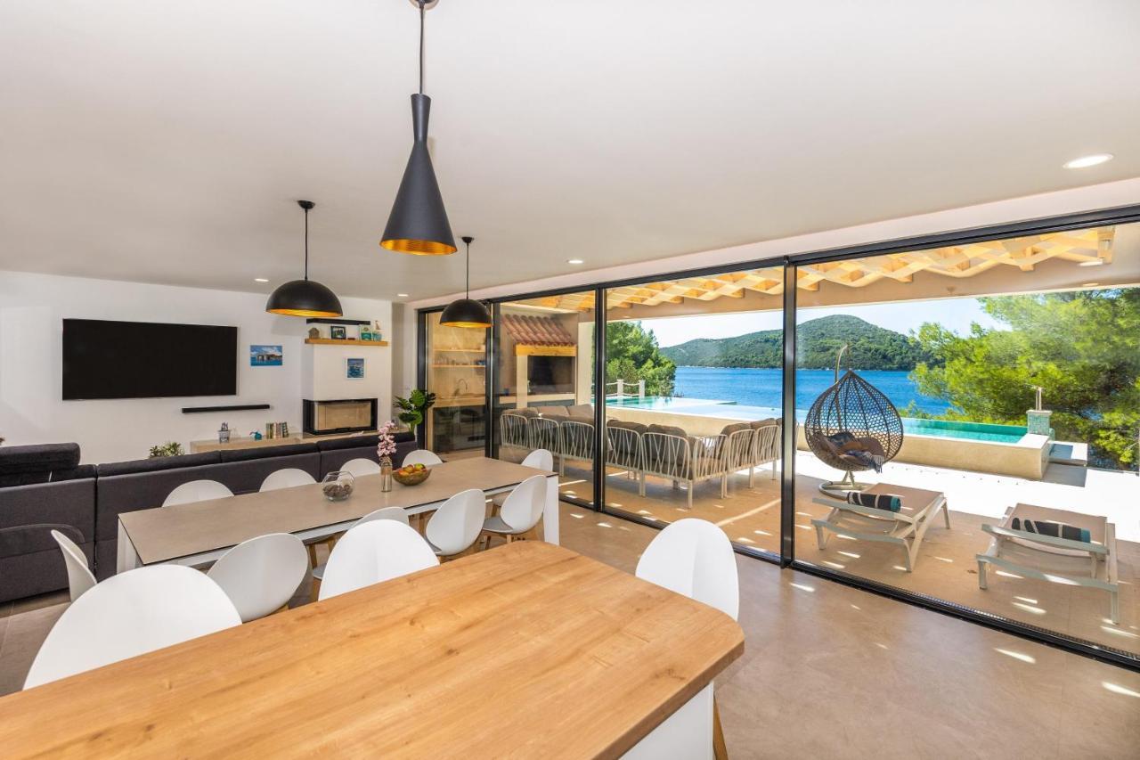 Beachfront Villa Brulupes In Secluded Bay Konstari Exteriör bild