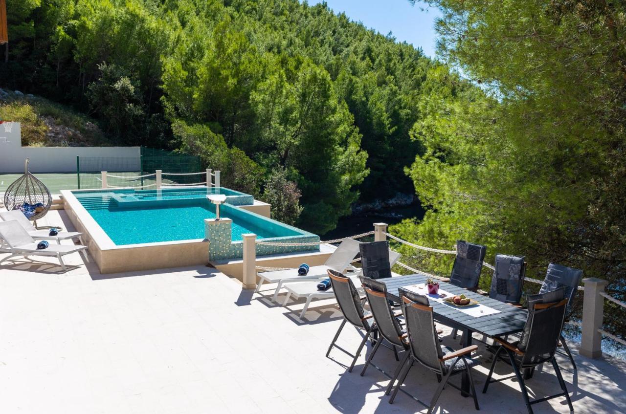 Beachfront Villa Brulupes In Secluded Bay Konstari Exteriör bild