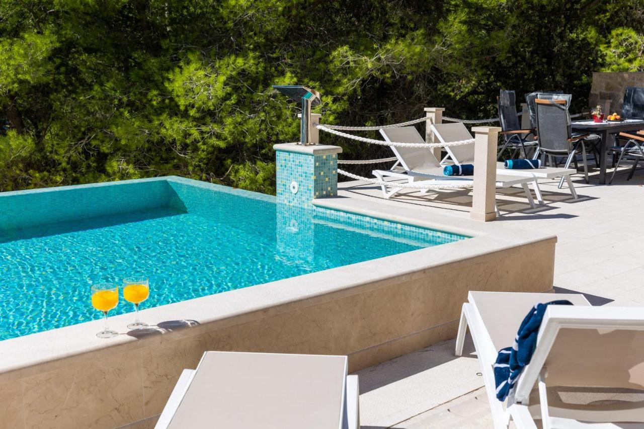 Beachfront Villa Brulupes In Secluded Bay Konstari Exteriör bild